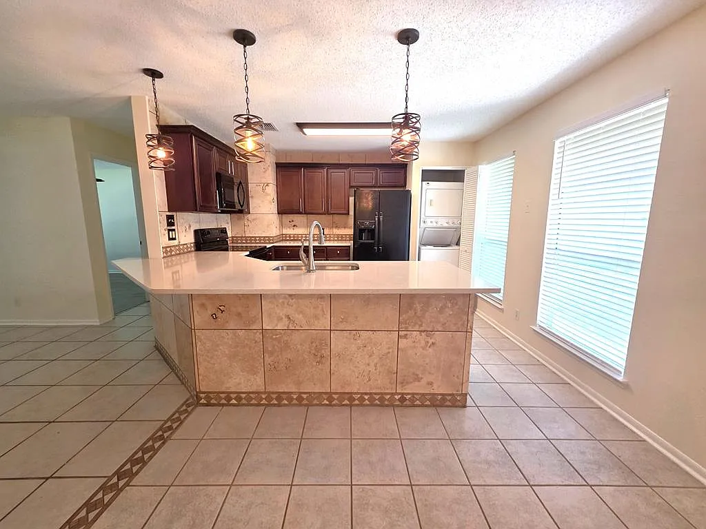 2 bed, 2.0 bath, 1029 sqft, $1,600 — Photo 3