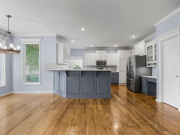4th image of 14308 Ballentine St