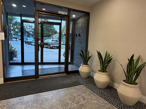 4th image of 188 Mill St S #407