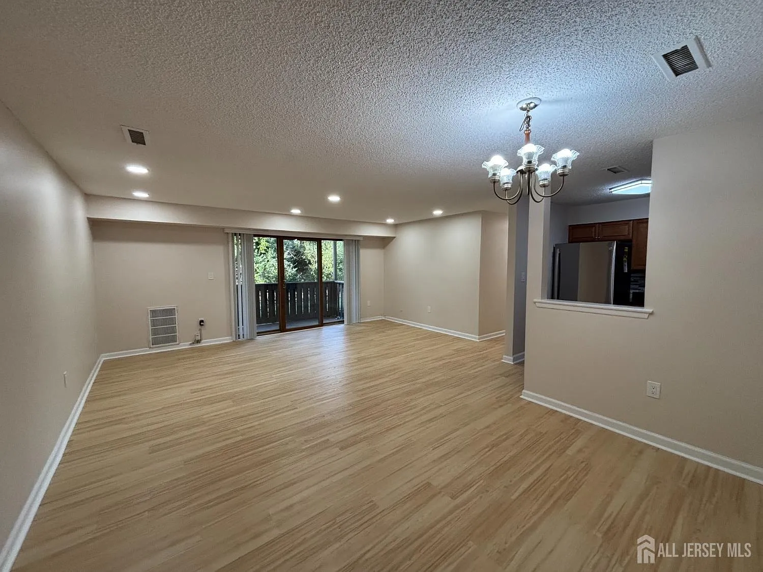 2 bed, 4.0 bath, 1036 sqft, $2,400 — Photo 4