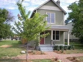 302 E 4th Ave photo 1