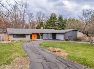 317 S Circle Dr, Williamston, MI