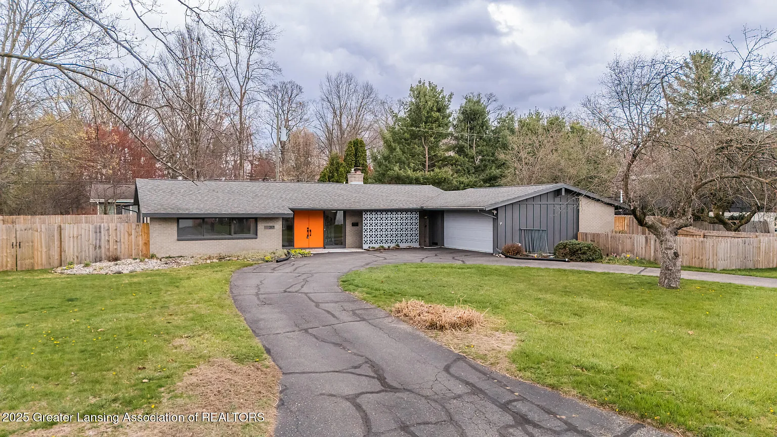 317 S Circle Dr photo 1