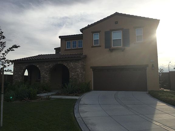 4th image of 4896 Stoneglen Ave