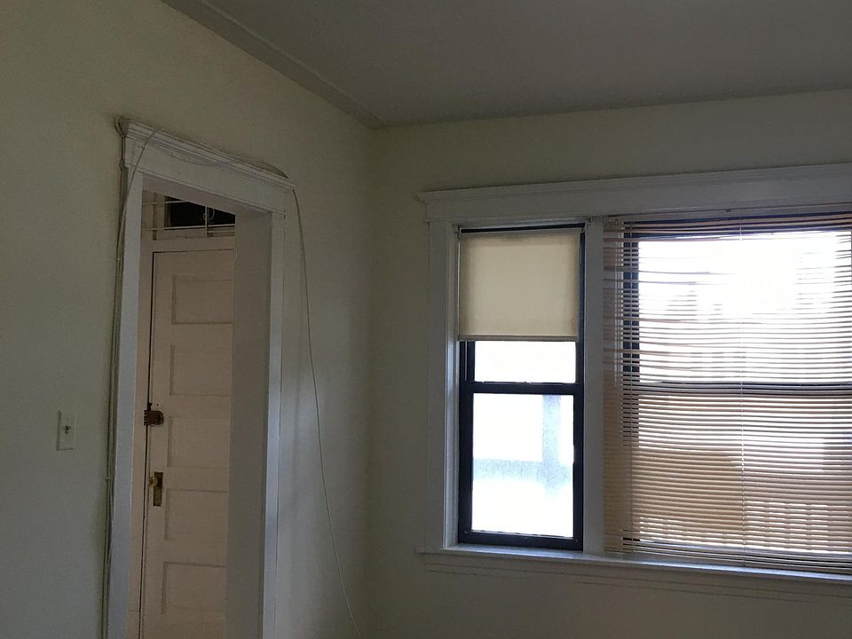 1st image of 5820 N Lincoln Ave #3