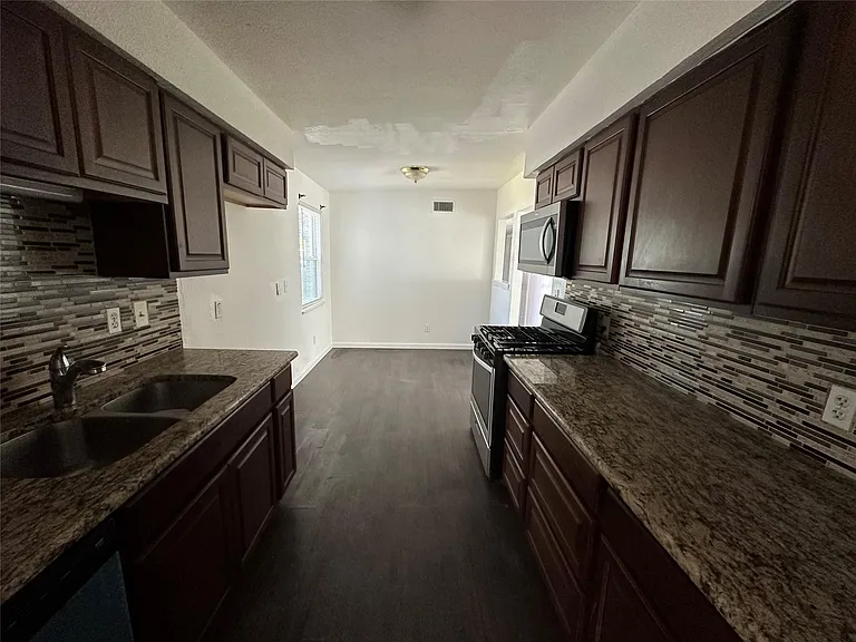 4612 Emerson St — Photo 2