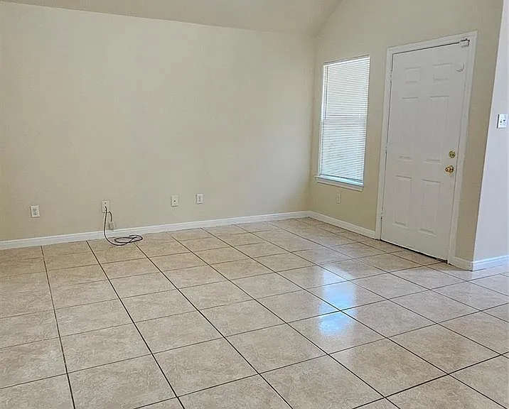 2112 Davis St — Photo 5