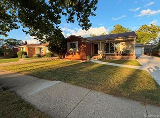6336 Cambourne Rd, Dearborn Heights, MI 48127