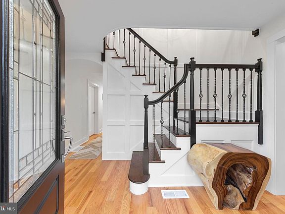 3rd image of 11 Hendrickson Rd