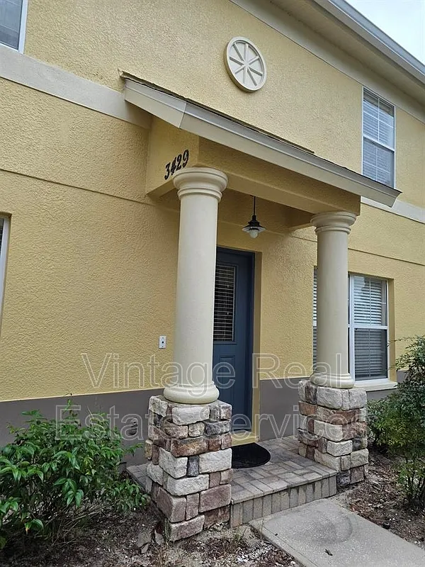 3 bed, 2.5 bath, 1408 sqft, $1,950 — Photo 2