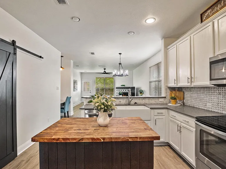 1509 Waterfall Ln — Photo 5