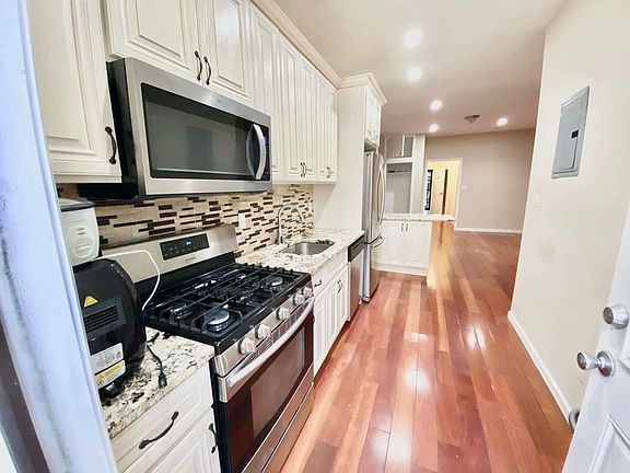 2nd image of 2832 35th St #1