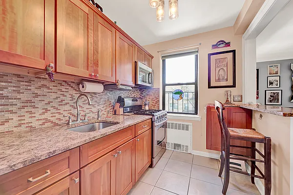 Sold by REMAX Elite | media 12