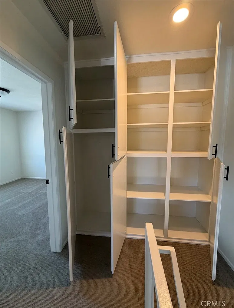 2 bed, 1.5 bath, 1100 sqft, $2,700 — Photo 4