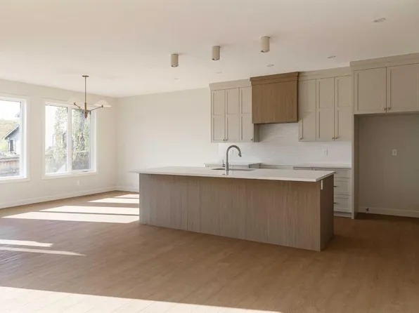 141 E Creekstone Hl SW, Calgary, AB T2X 5G6