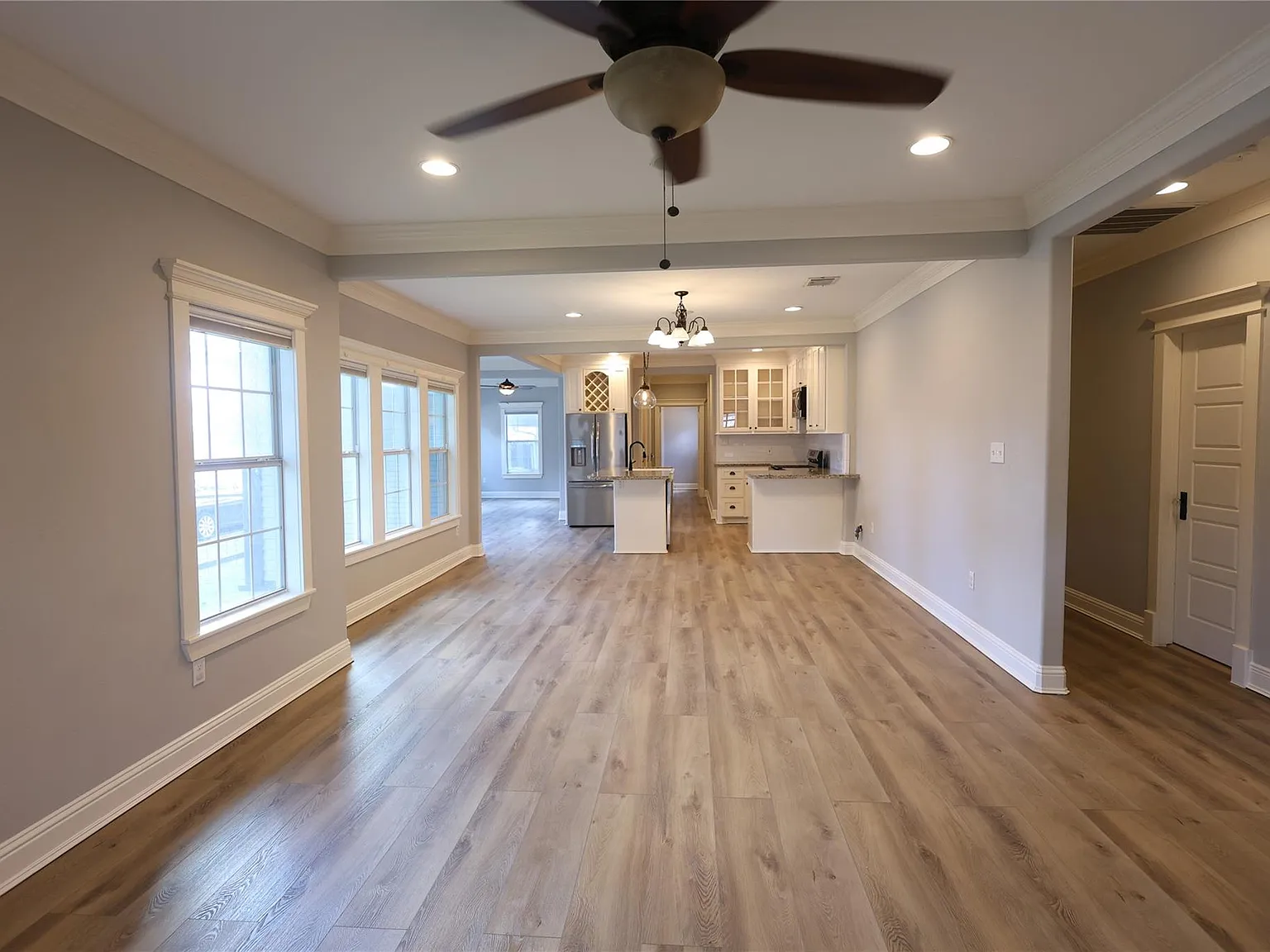3 bed, 2.5 bath, 2132 sqft, $3,300 — Photo 2