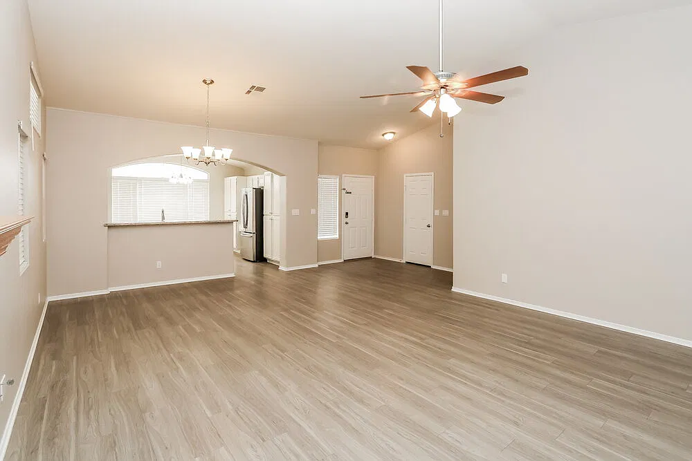 3 bed, 2.0 bath, 1618 sqft, $2,145 — Photo 4