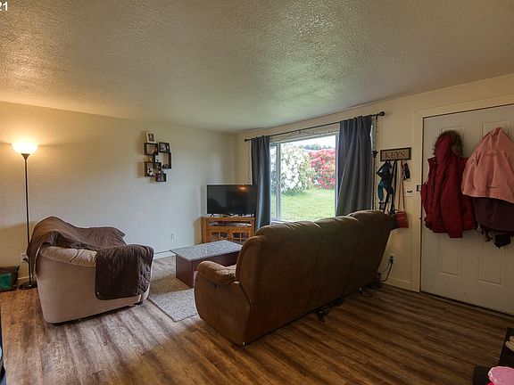 3rd image of 1050 Pacific Ave