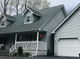 126 Rodeo Ln, Lords Valley, PA 18428