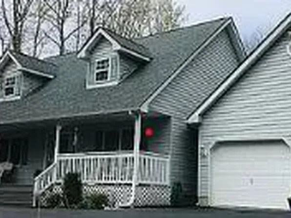126 Rodeo Ln, Lords Valley, PA 18428