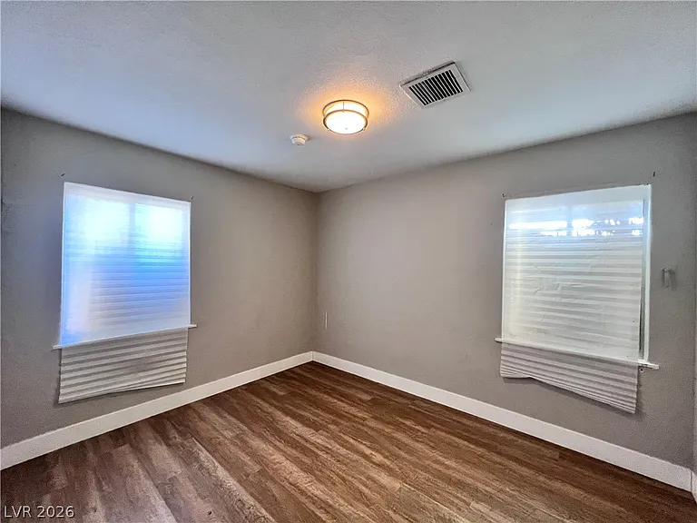 2410 Poplar Ave — Photo 8