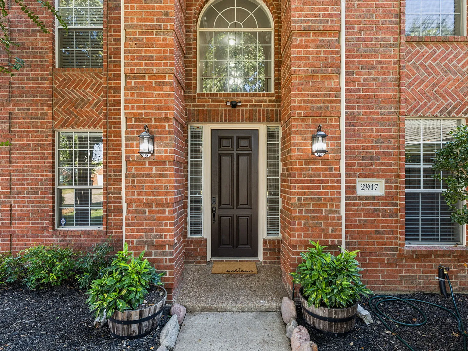 5 bed, 2651 sqft, $9,882 — Photo 4