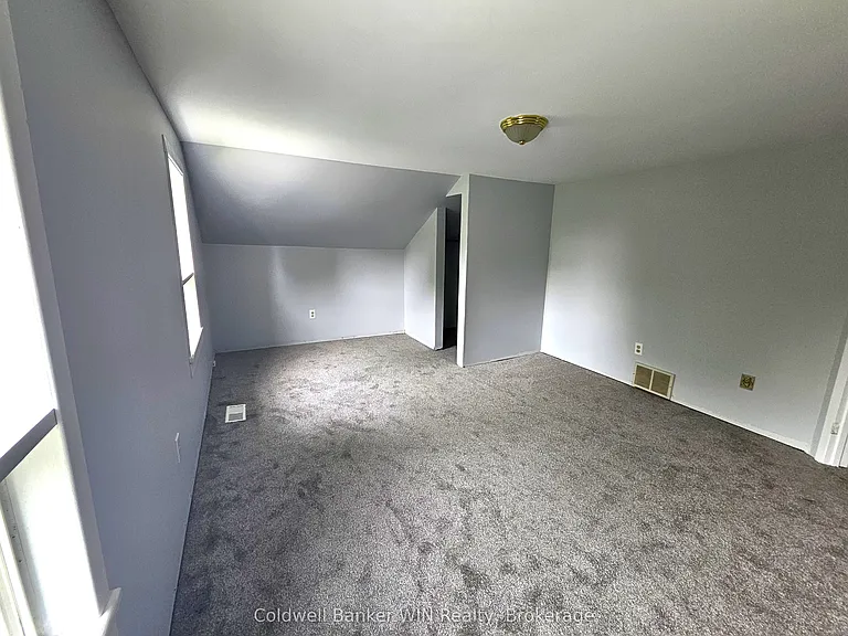 278 Egremont St N — Photo 10