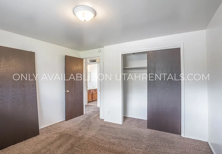 1050 S Virginia Cir — Photo 9