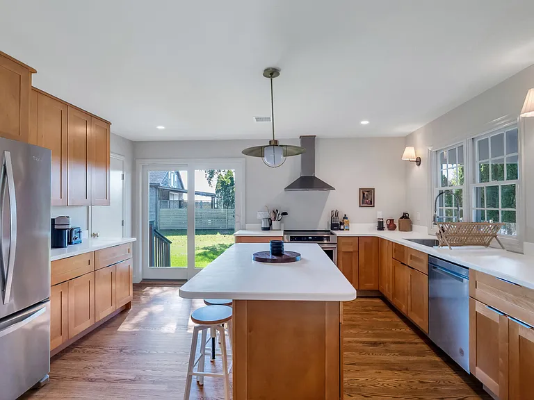 6045 Sound Ave — Photo 15