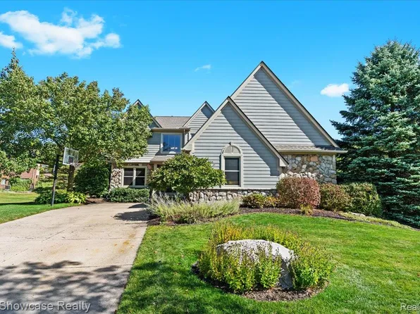44847 Larkspur Ln, Novi, MI 48377