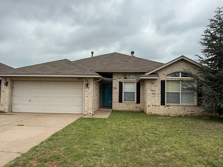 504 Eastridge Dr — Photo 1
