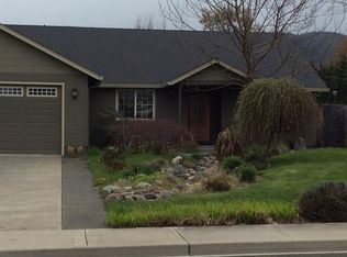 103 Walnut Pl, Phoenix, OR 97535