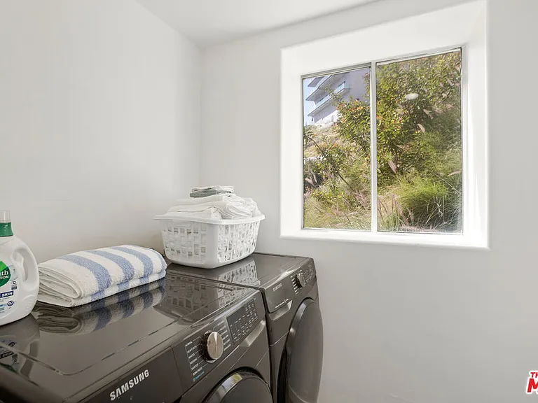8435 Franklin Ave — Photo 26