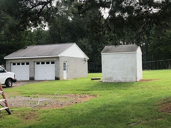 3rd image of 7621 Allen Woods Ln