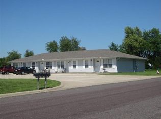 1501 Twin Hills Dr, Monett, MO 65708