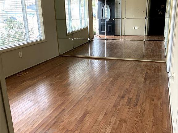 3rd image of 517 Wharton Park Blvd