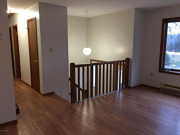 3rd image of 127 Louise Ln