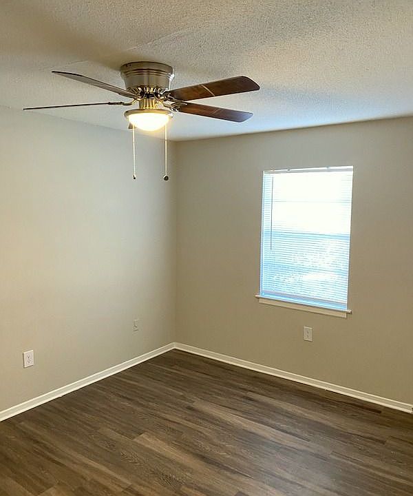 2nd image of 3990 Willow Cv APT 1