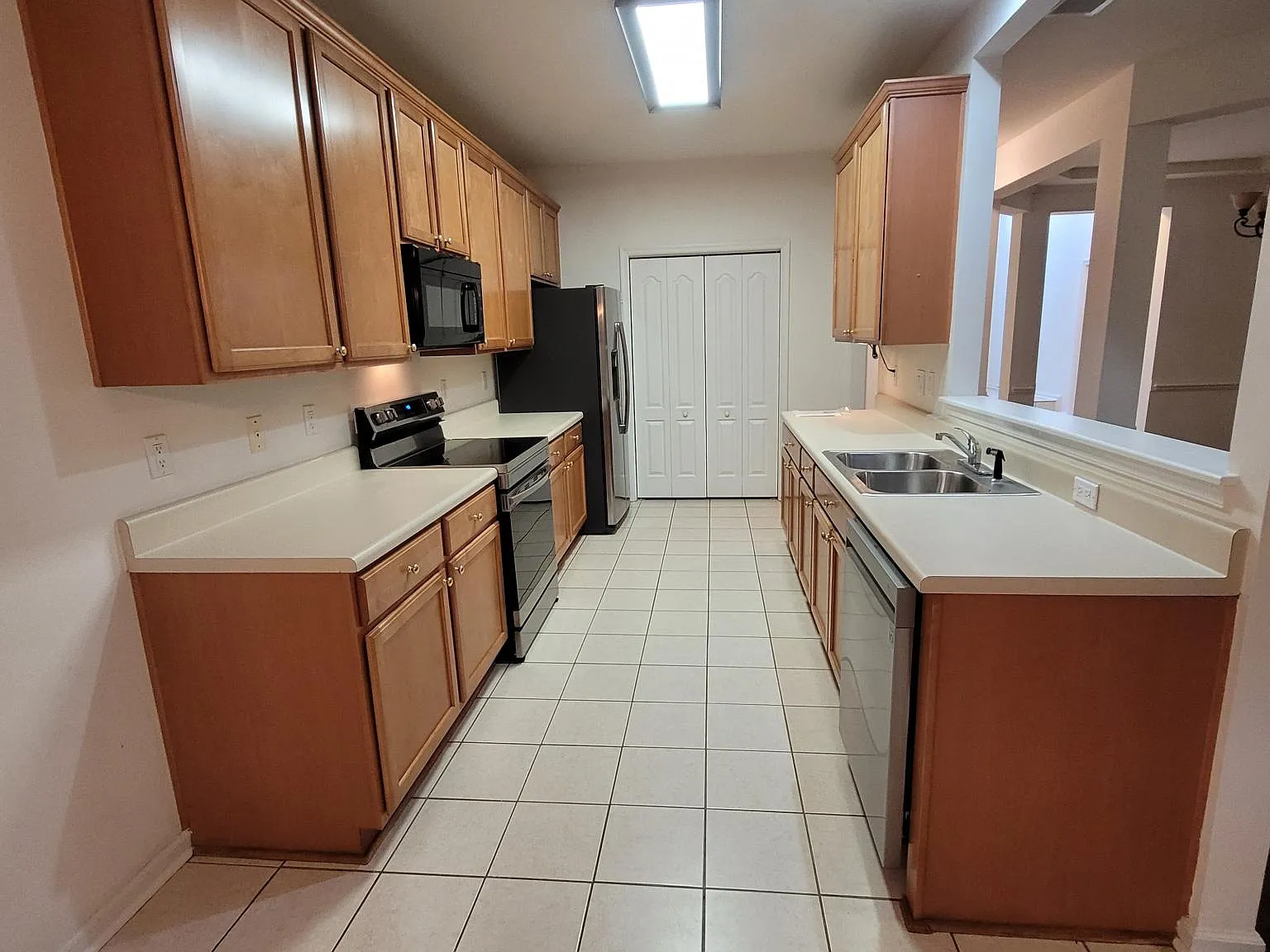 3 bed, 1717 sqft, $2,100 — Photo 3