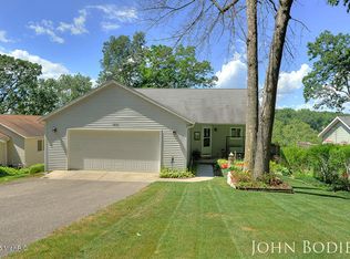 7233 Bordeau Dr NE, Belding, MI 48809