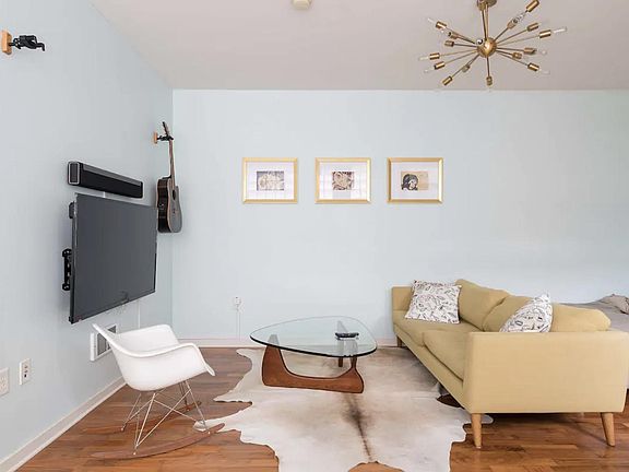 3rd image of 555 4th St #100