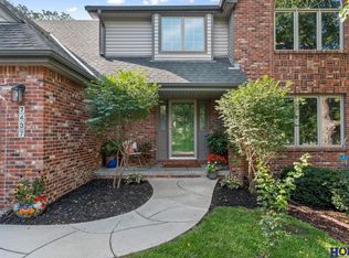 7437 Grand Oaks Dr, Lincoln, NE 68516