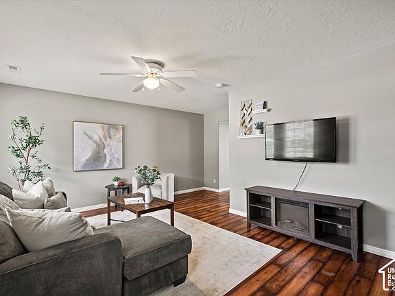 4th image of 1032 Sara Ln