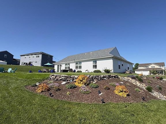 3rd image of 207 Eagle Rd