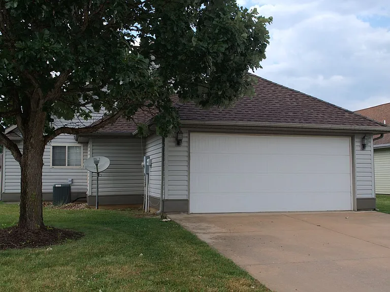 106 Corcoran Dr — Photo 5
