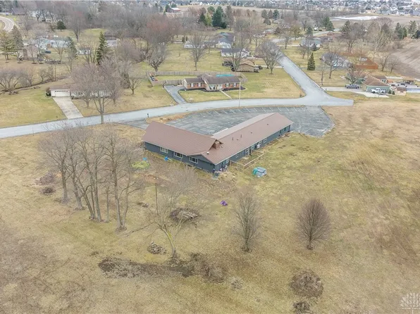 8440 King Arthur Dr, Piqua, OH 45356