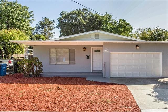 1st image of 2258 Oakwood Dr