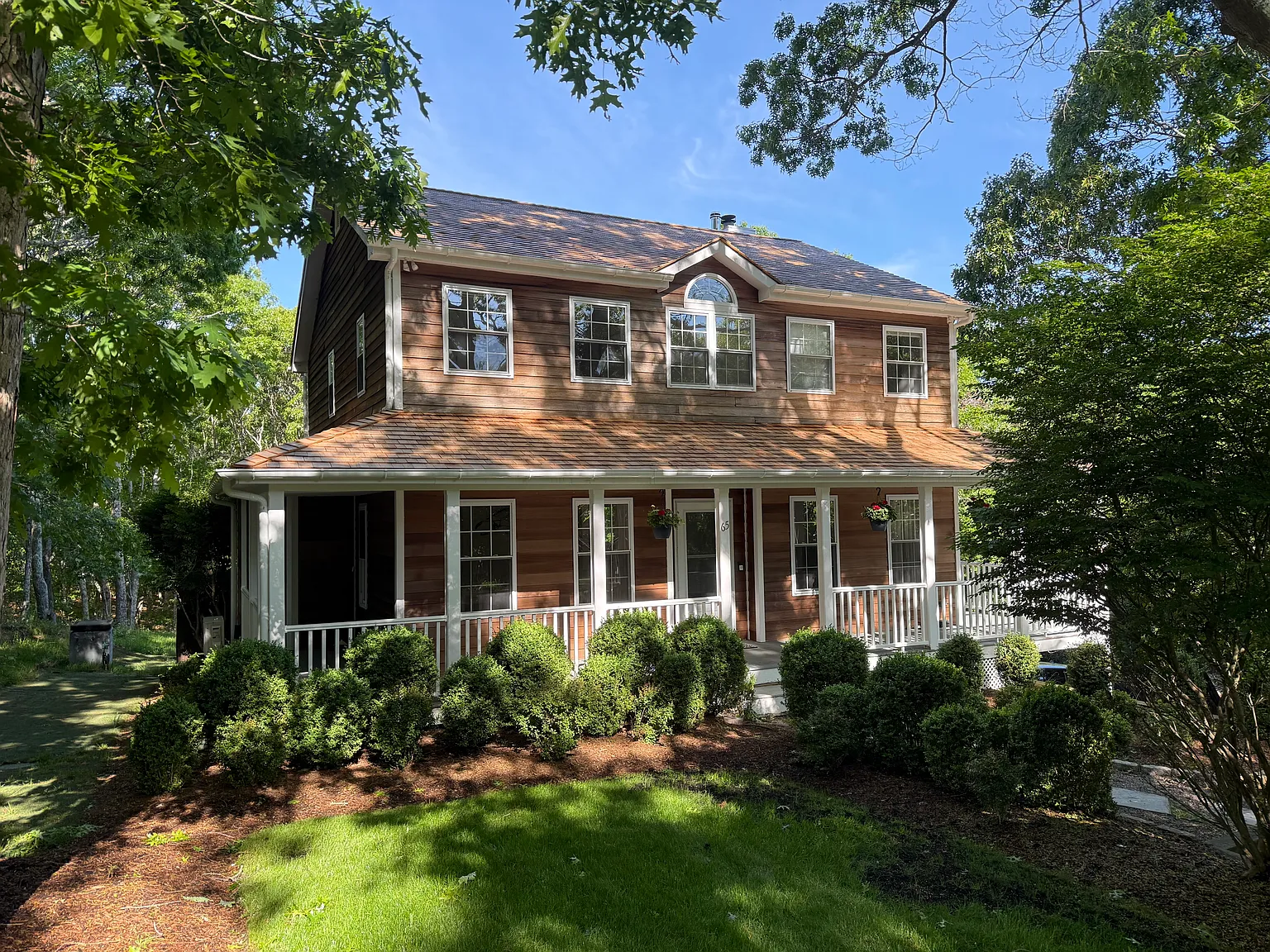Classic Hamptons Charm - Refined Contemporary Ease — Photo 2
