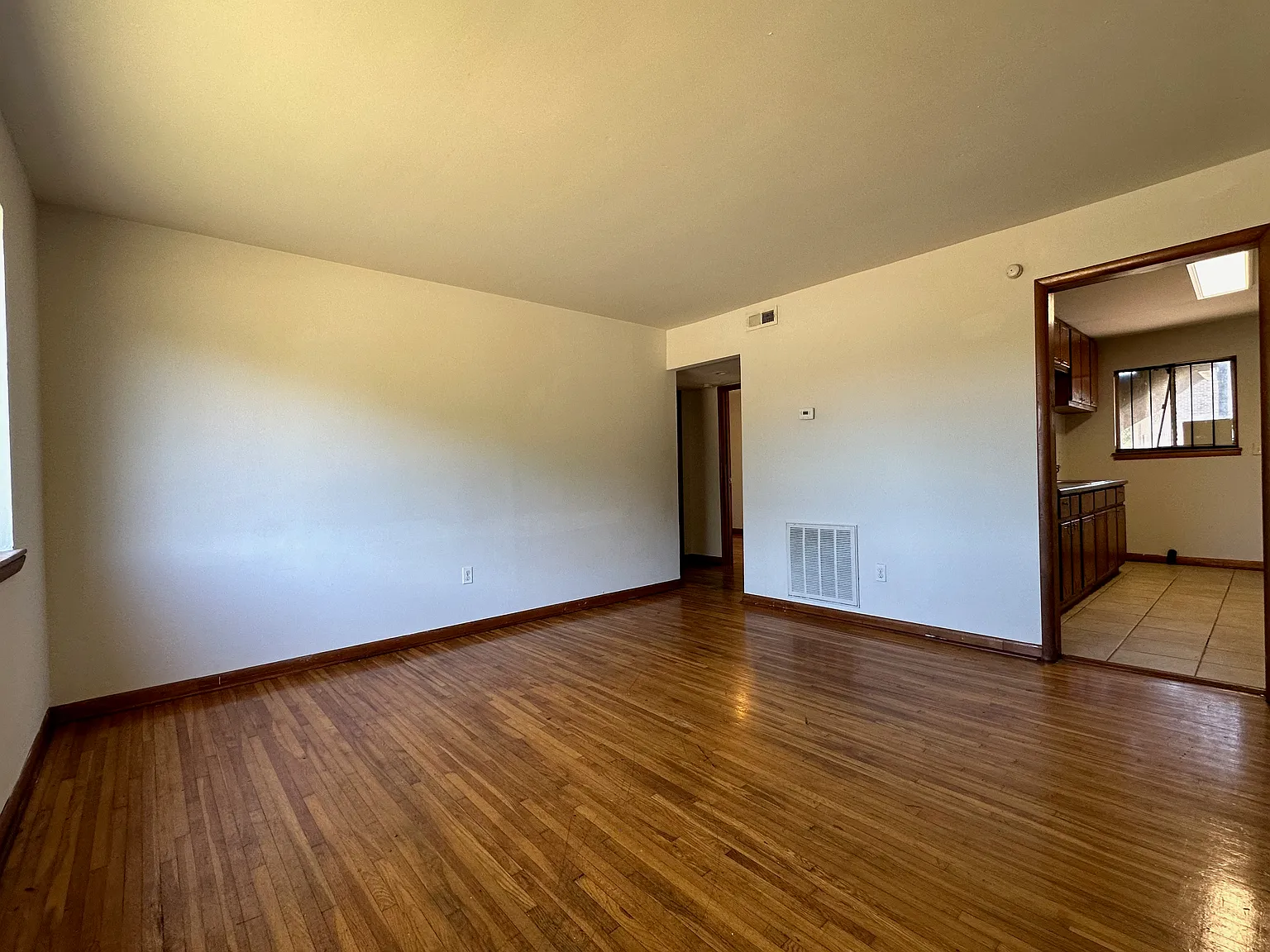 2 bed, 812 sqft, $900 — Photo 4