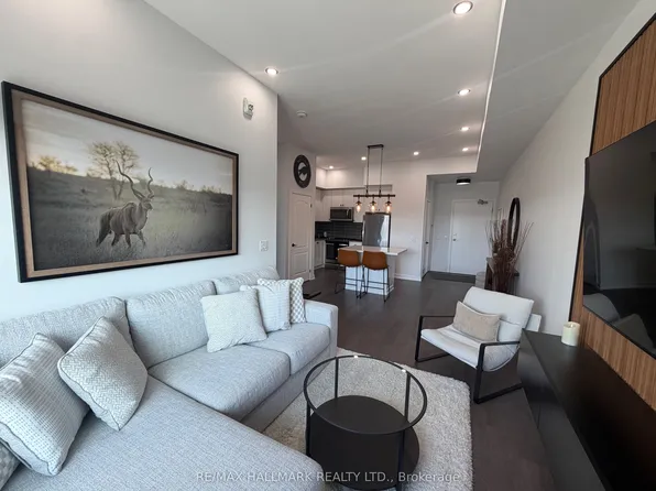 555 William Graham Dr, Aurora, ON